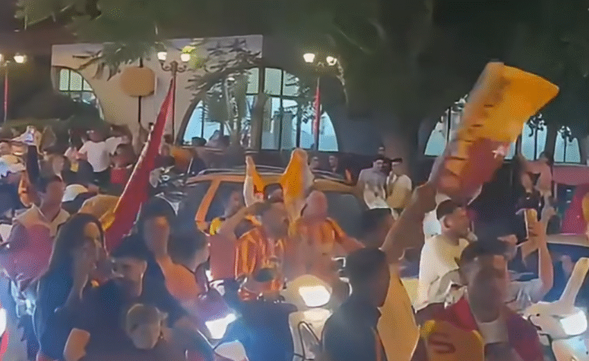 Turgutlu’da Galatasaray Sevinci Sokaklara Sığmadı! 